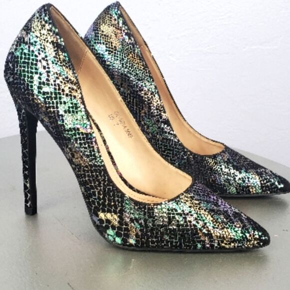 FASHION NOVA Heels - Picture 1 of 8
